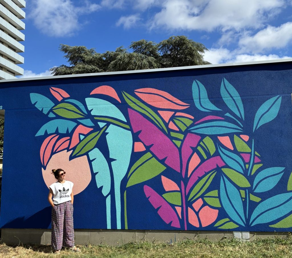 Fresque sur la devanture d'un cabinet paramédical à Nantes